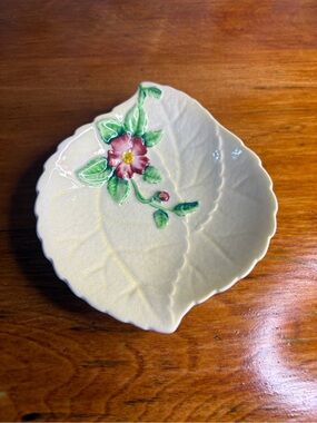 Vintage Hand-Painted Floral Leaf Ceramic Dish - Cream with Pink Flower